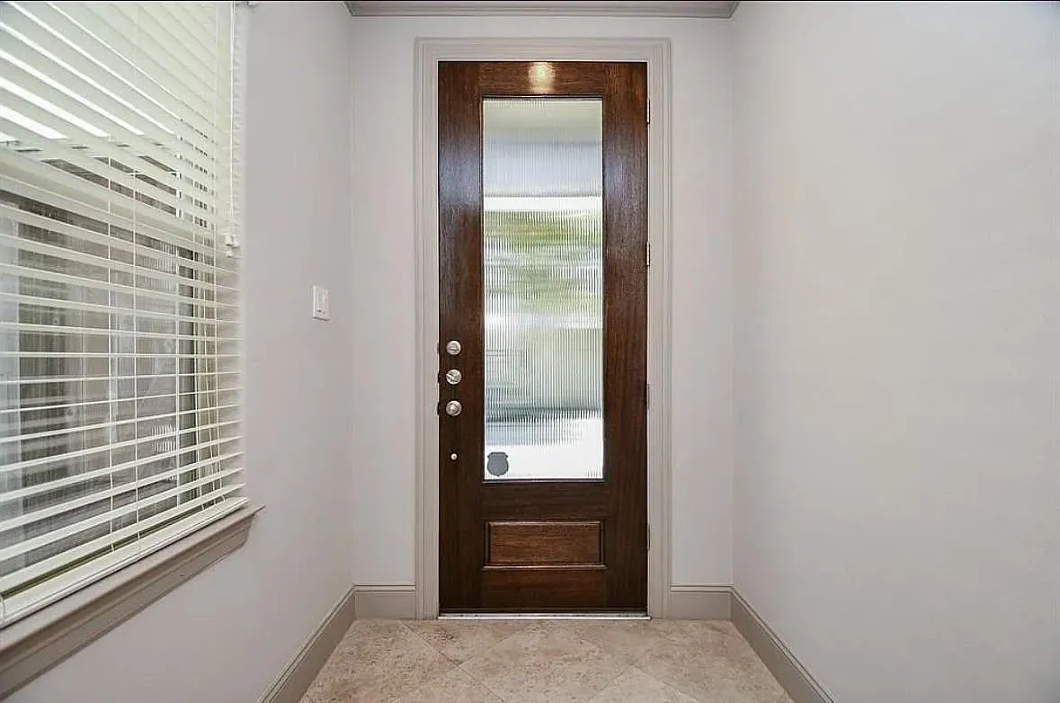 3 bed, 3.0 bath, 1735 sqft, $2,700 — Photo 3
