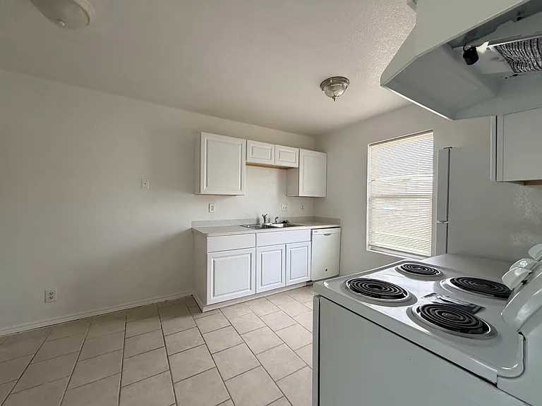 1107 Circle M Dr #B — Photo 4