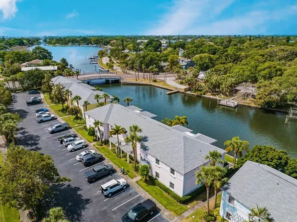 3873 Pompano Dr SE, Saint Petersburg, FL