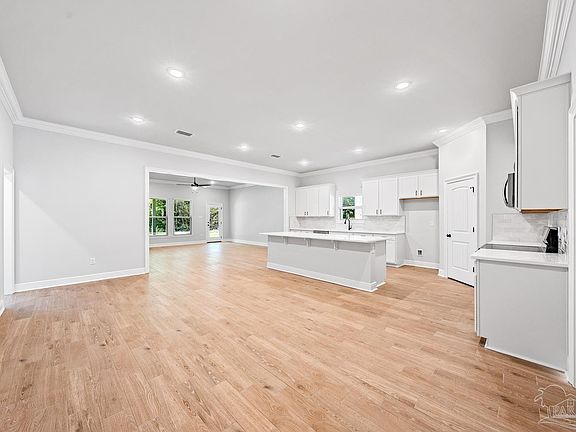 4th image of 4873 Bonneville St #6