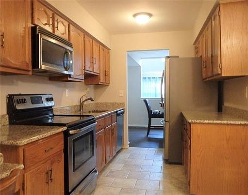 3rd image of 85 Bayberry Dr