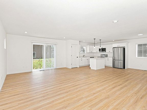 4th image of 1635 Reagan Dr