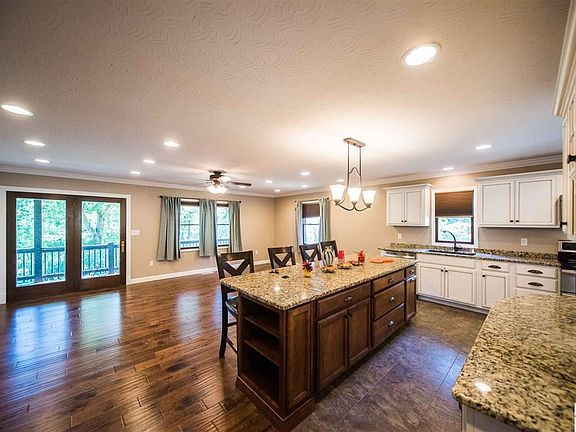 3rd image of 51 Acorn Ln