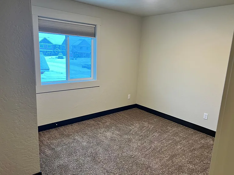1219 Edwards Ln — Photo 10