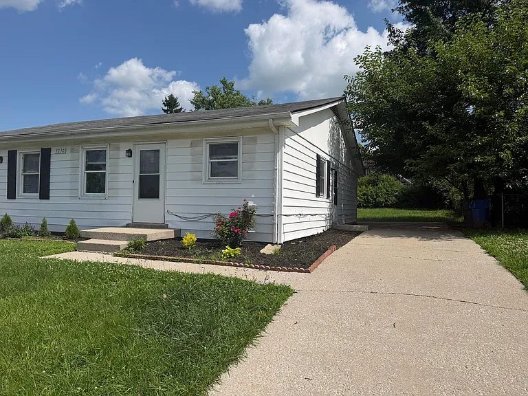 3230 Aqueduct Dr #B — Photo 2