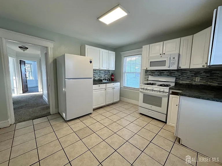 511 Grove St — Photo 8
