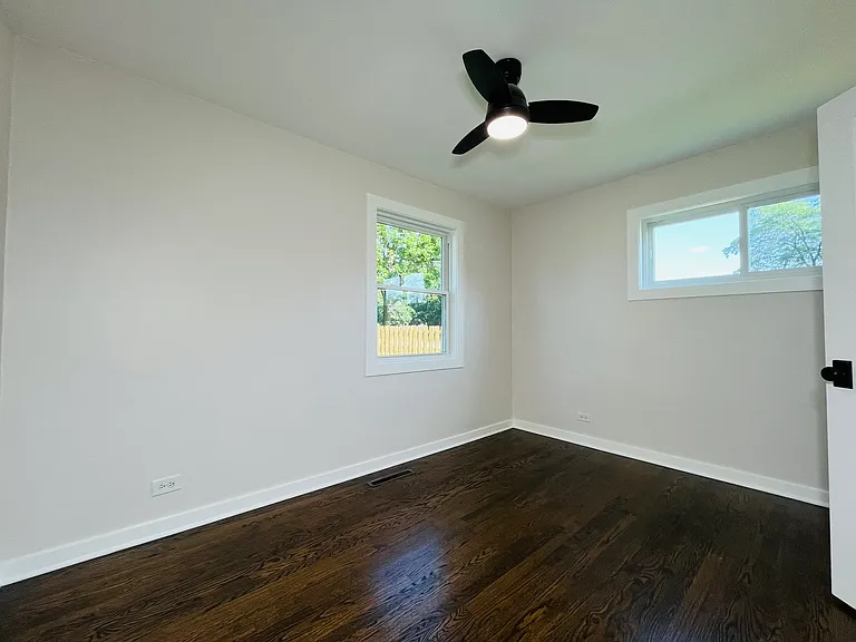 318 N Owen St — Photo 8