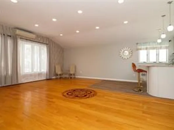 2613 East 65th Street image 6 of 31