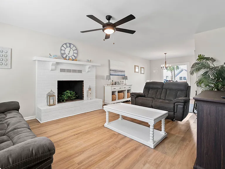 1008 Anne St — Photo 2
