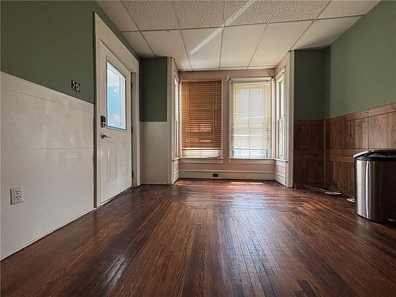 5th image of 437 Clark St