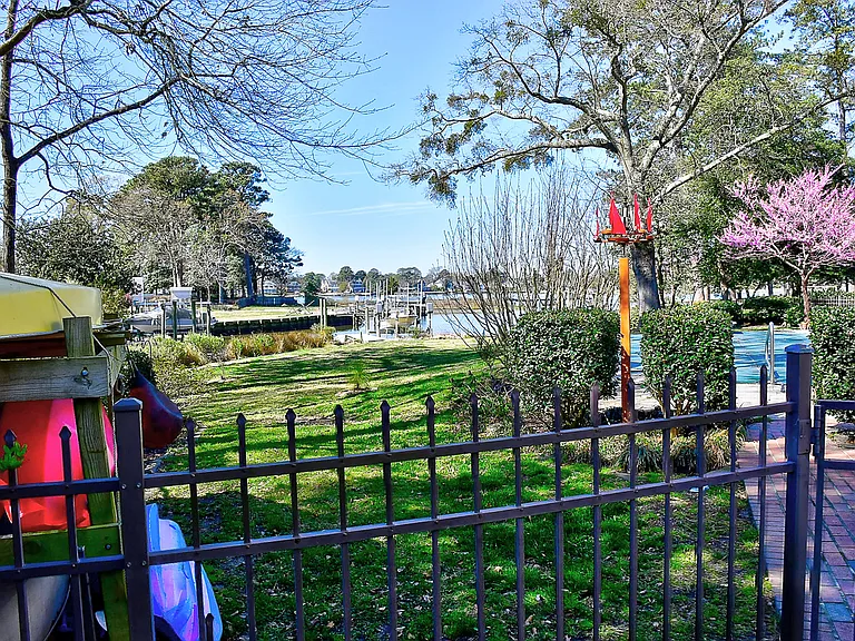 6037 River Road Point — Photo 8