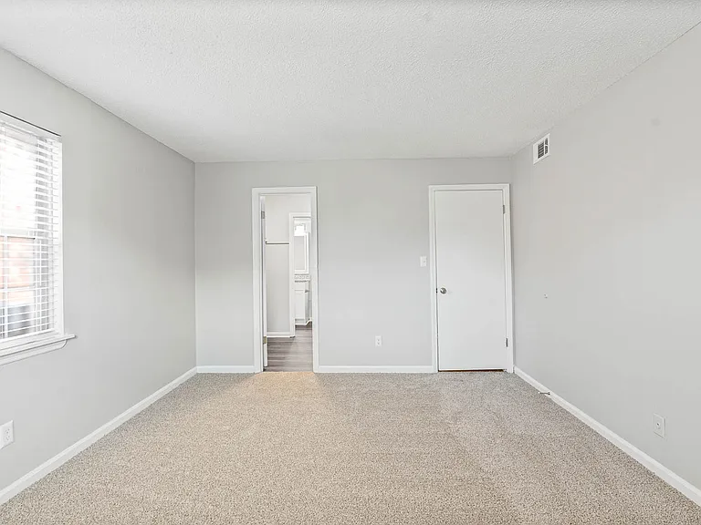 Rocky Creek Apartments — Photo 8