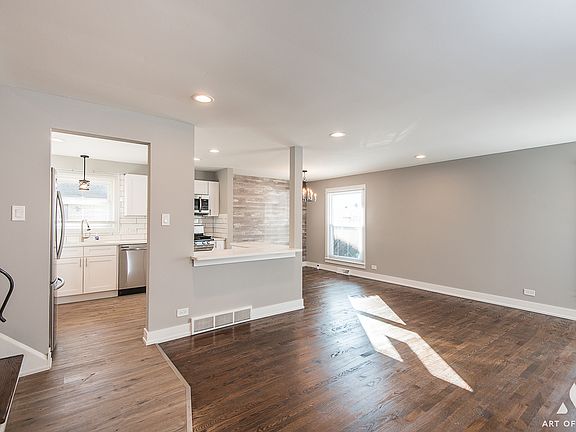 4th image of 15241 Blackstone Ave