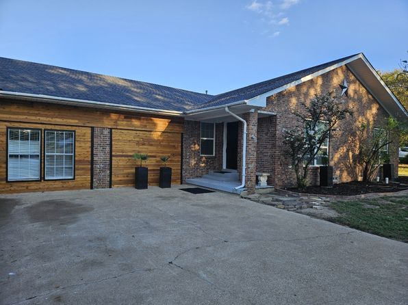 211 Francis Dr, Lindale, TX 75771 – 4-bedroom rental in Lindale