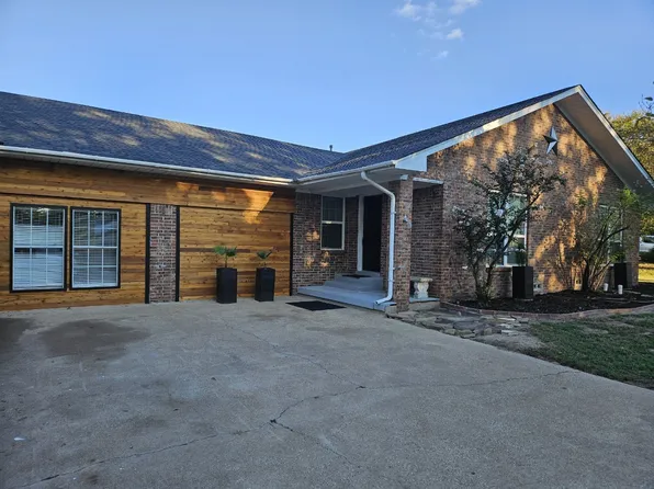 211 Francis Dr, Lindale, TX 75771