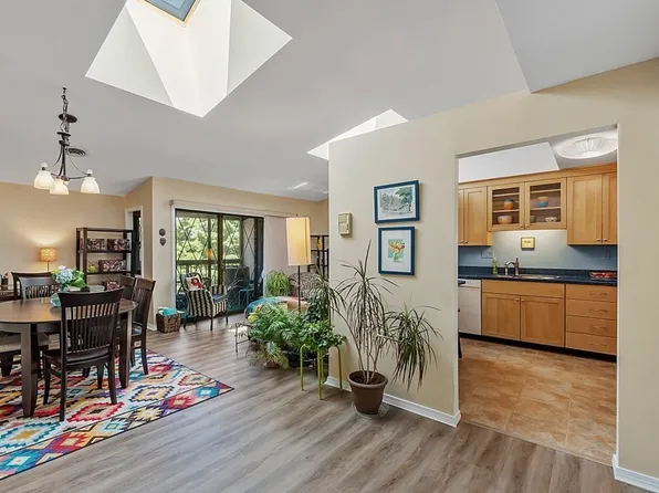 15 Thompson Dr APT 19, Randolph, MA 02368