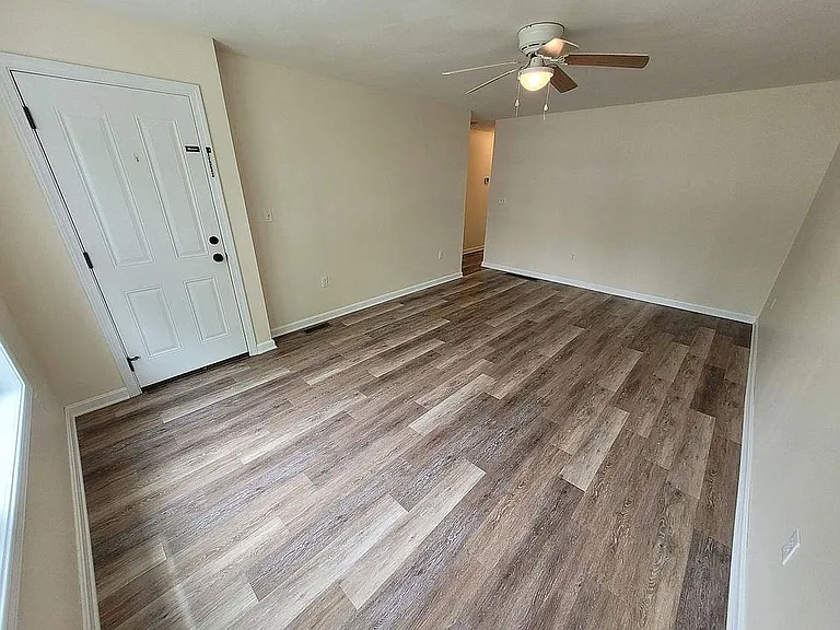 238 Ash St #1 — Photo 5