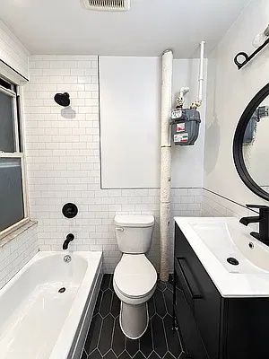 Bathroom, photo 1