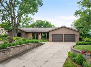 4545 Ridgeview Dr, Eagan, MN 55123