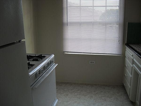 2nd image of 4828 1/2 Palm Ave