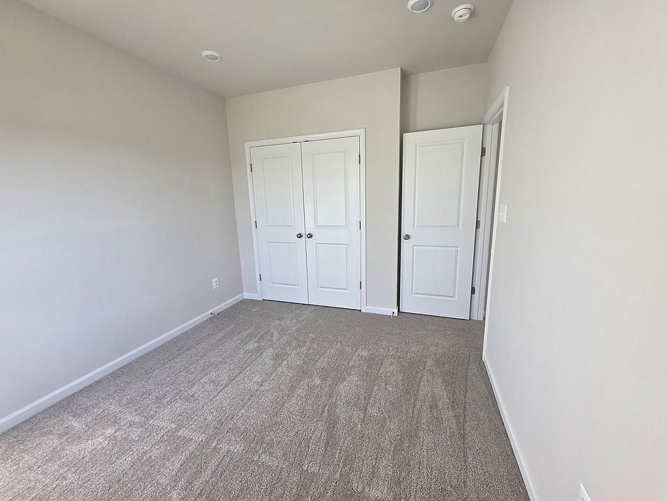2nd image of 1219 Red Clover Lane Hamilton
