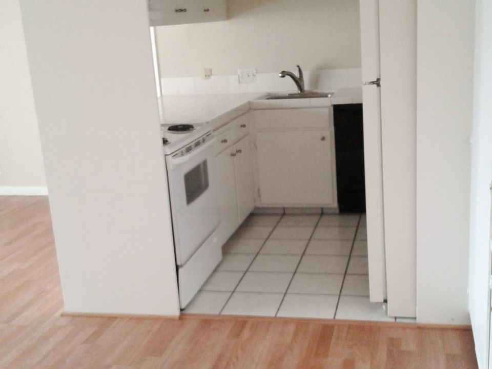 1st image of 1001 Continentals Way #300