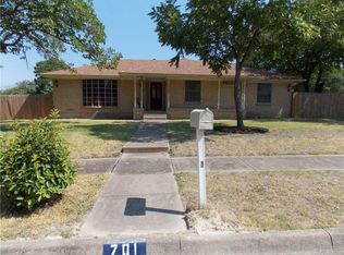 701 Waynelee Dr, Lancaster, TX
