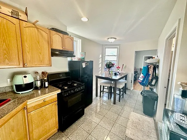 2 bed, 9999 sqft, $3,500 — Photo 3