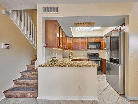 3rd image of 4065 Village Dr Unit D