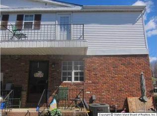 522 Golf View Ct, Staten Island, NY 10314