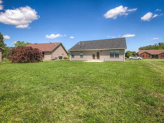 3rd image of 402 Bluegrass Dr