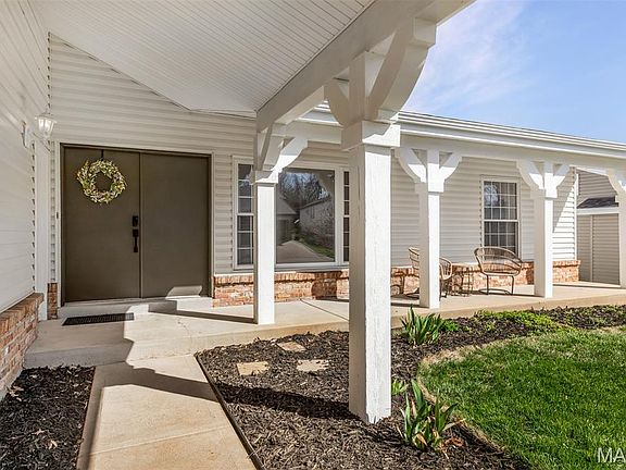 2nd image of 2915 Emerald Bend Ct