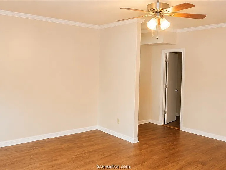 4660B Raymond Stotzer Pkwy — Photo 11