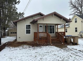 824 6th Ave NW, Minot, ND 58703