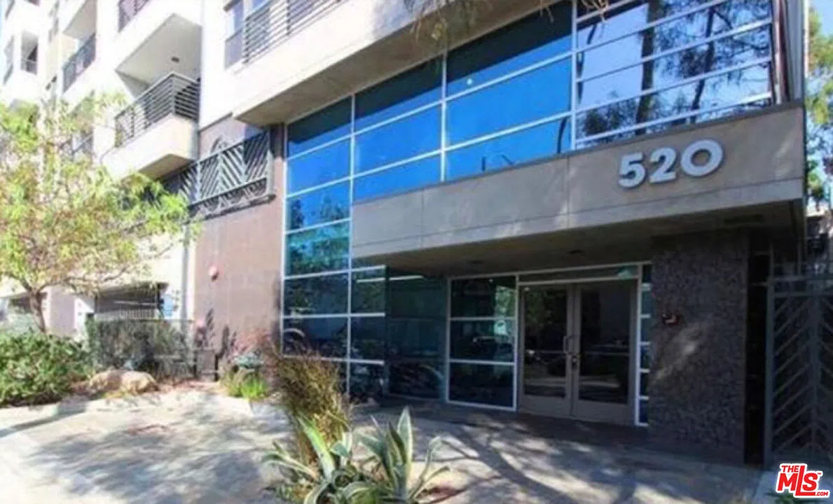 3 bed, 2.0 bath, 1550 sqft, $3,790 — Photo 1