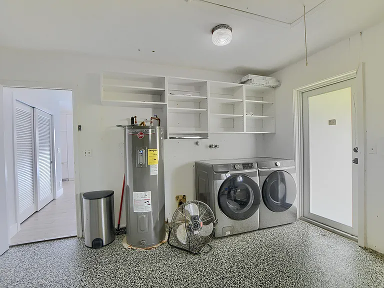 891 SW Hickory Ter — Photo 37