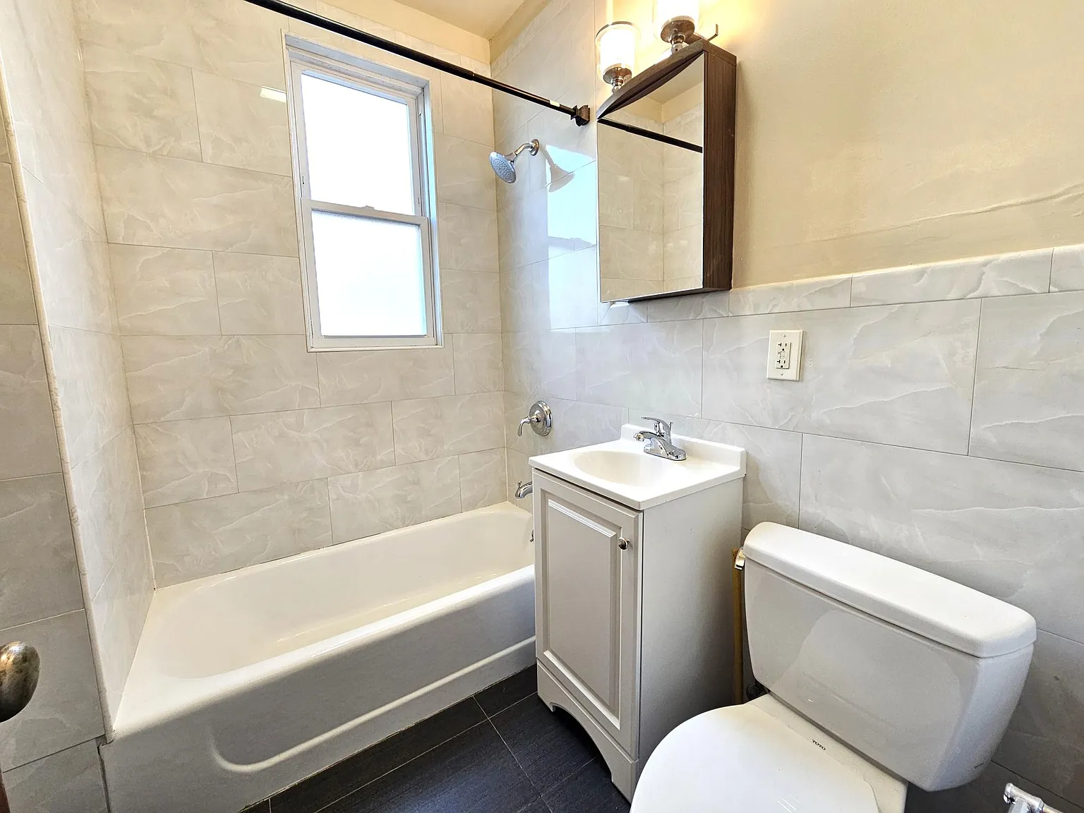 2 bed, 800 sqft, $1,850 — Photo 1