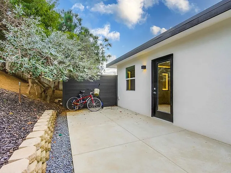 2550 Gregory Dr — Photo 45