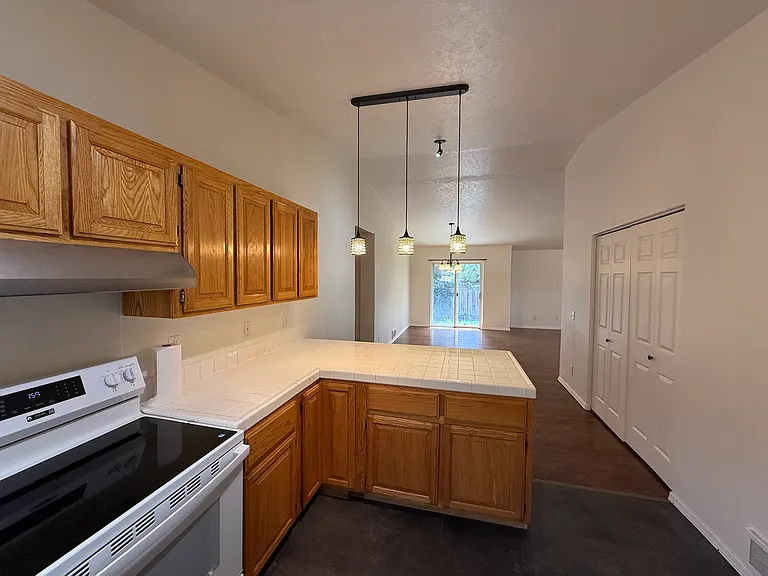 521 SW Forest Grove Dr — Photo 7
