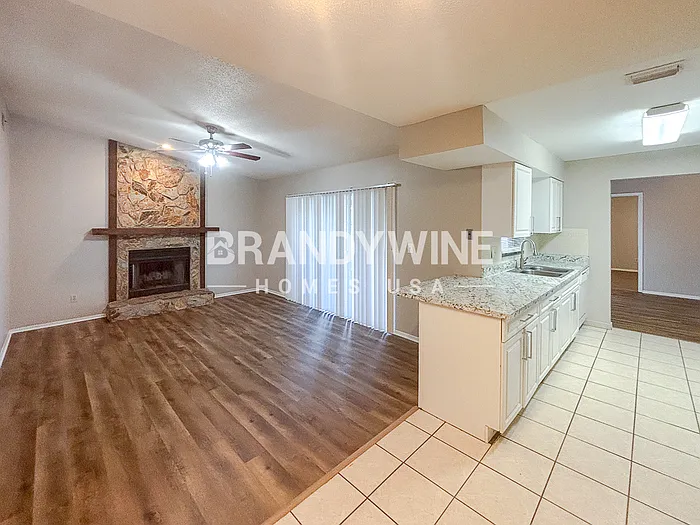 3 bed, 2.0 bath, 1477 sqft, $2,005 — Photo 3
