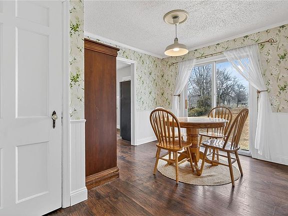 4th image of 2209 NE Gaddy Rd