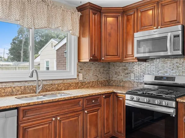 300 Garrison Pl, Virginia Beach, VA 23452