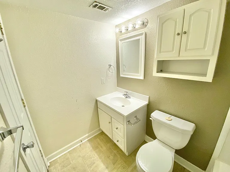 Alpine Circle Apartments — Photo 24