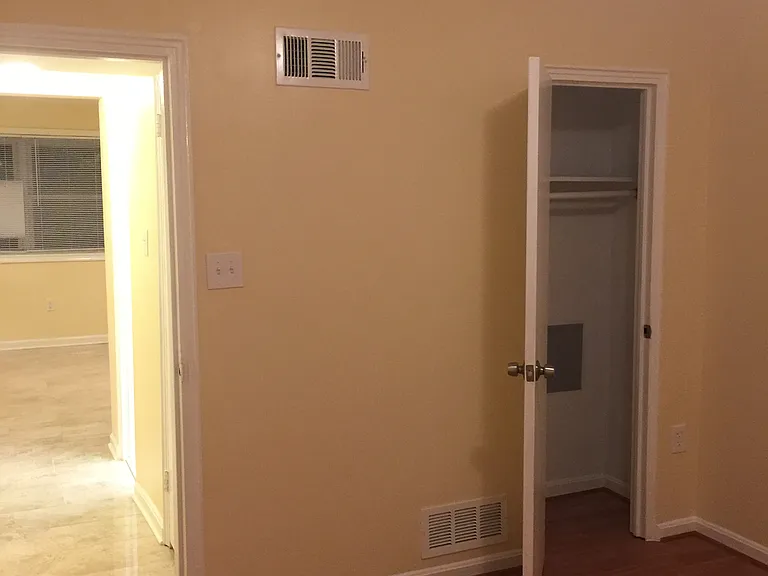 223 N Adams St — Photo 11