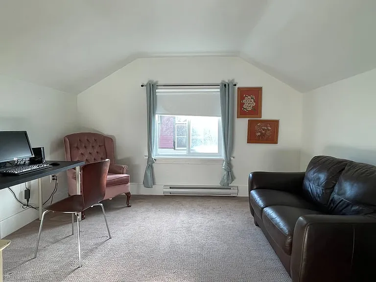 354 Moss St — Photo 9