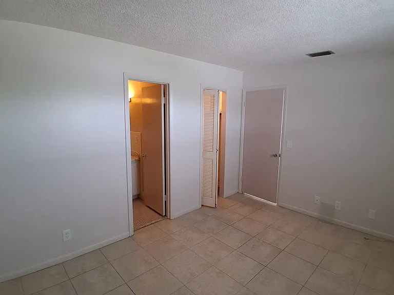 410 W Palm St — Photo 3