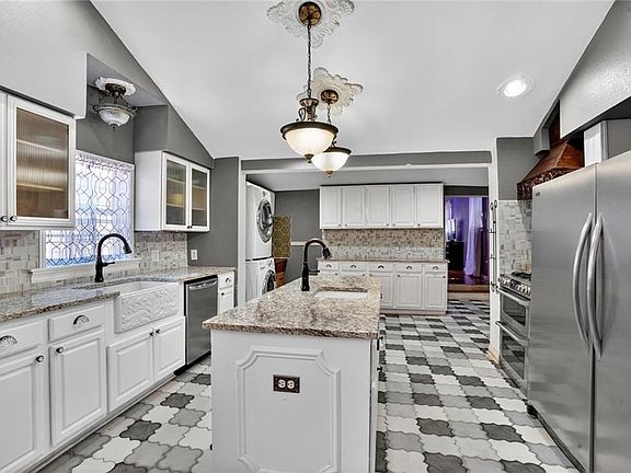 3rd image of 1119 Marigny St