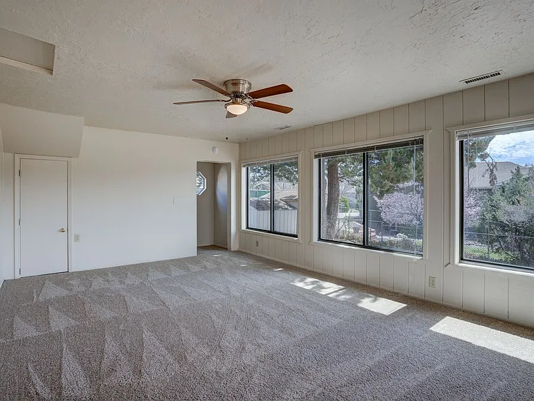 585 Mosher Ln — Photo 15