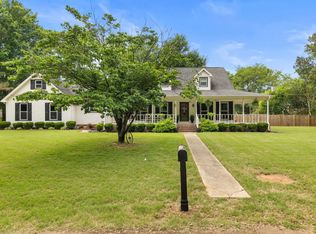 1402 Meadow Dr, Tuscumbia, AL 35674