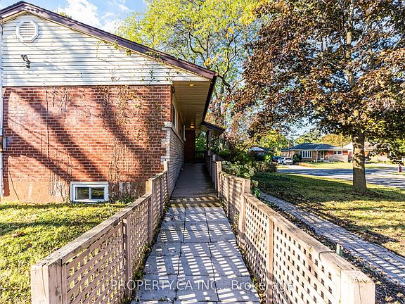 3rd image of 2302 Redfern Rd